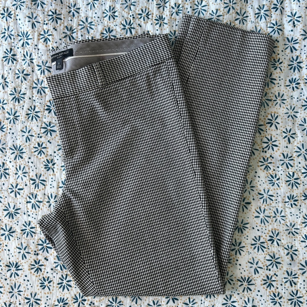 Banana Republic Women's Black and White Houndstooth Sloan Slim Ankle Pant